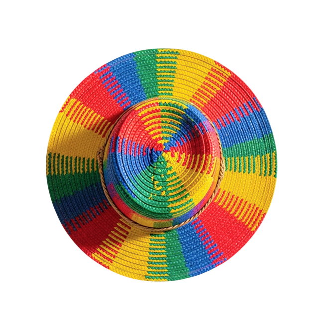 Un sombrero multicolor con patrón de rayas, mostrando su diseño detallado y colores vibrantes.